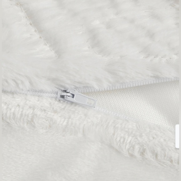 Madison Park Nova Ivory Embroidered Medallion Faux Fur Plush Duvet Cover Set - Picture 7 of 15